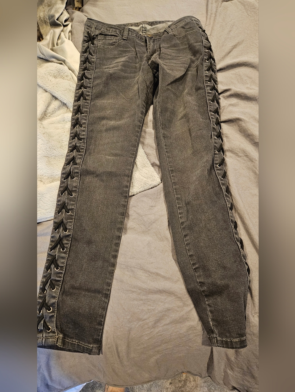 Machine Lace-Up Side Jeans